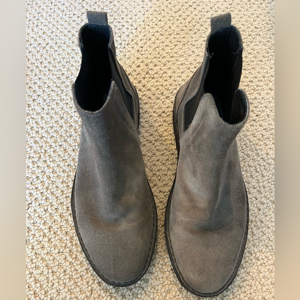 Golden Goose Men’s Chelsea boots.  Size 42. EUC. High quality & stylish.